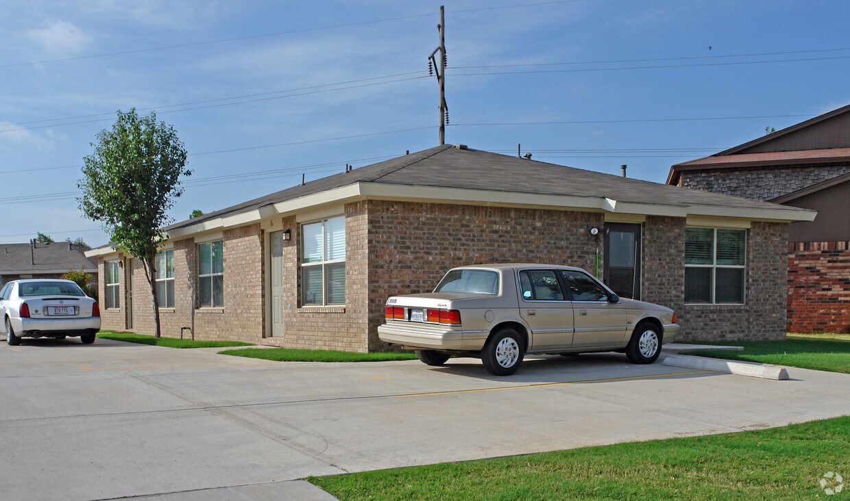 Primary Photo - Amberwood