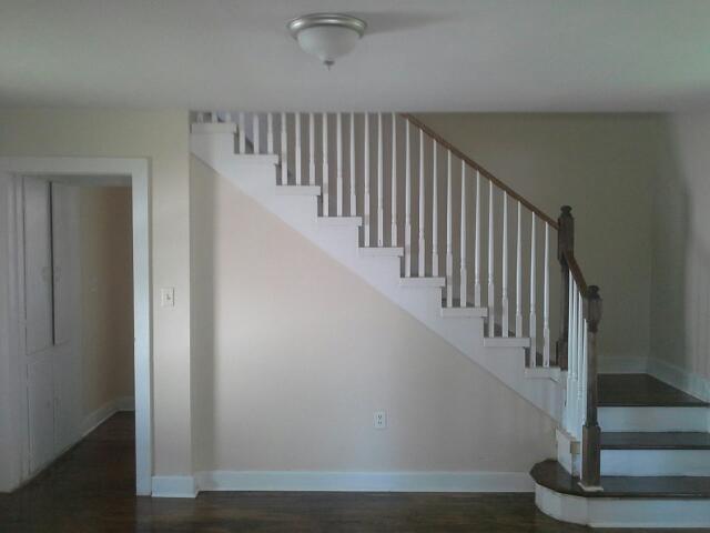 Building Photo - Three bedroom, 1.5 bathroom, $1000.00 per ...