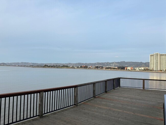 Foto del edificio - 8 Captain Dr