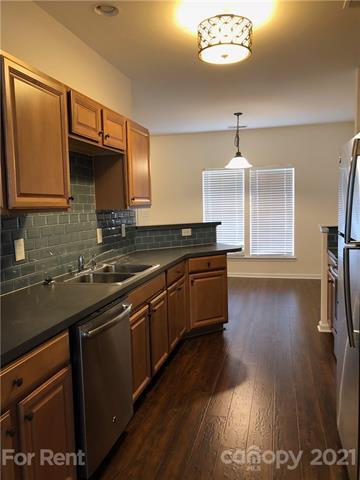 Foto del edificio - 4657 Forestridge Commons Dr