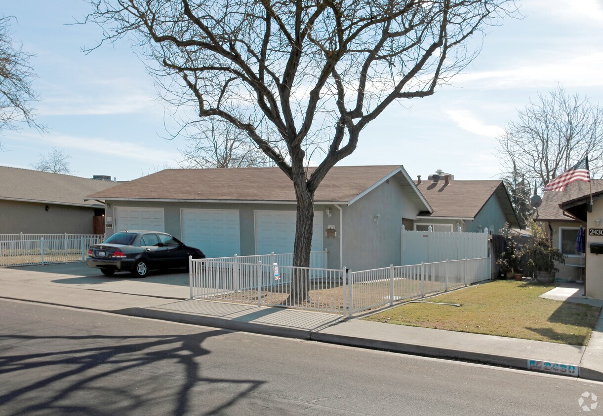 Primary Photo - 2432 Encina Ave