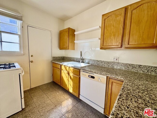 Building Photo - 9010 Burton Way