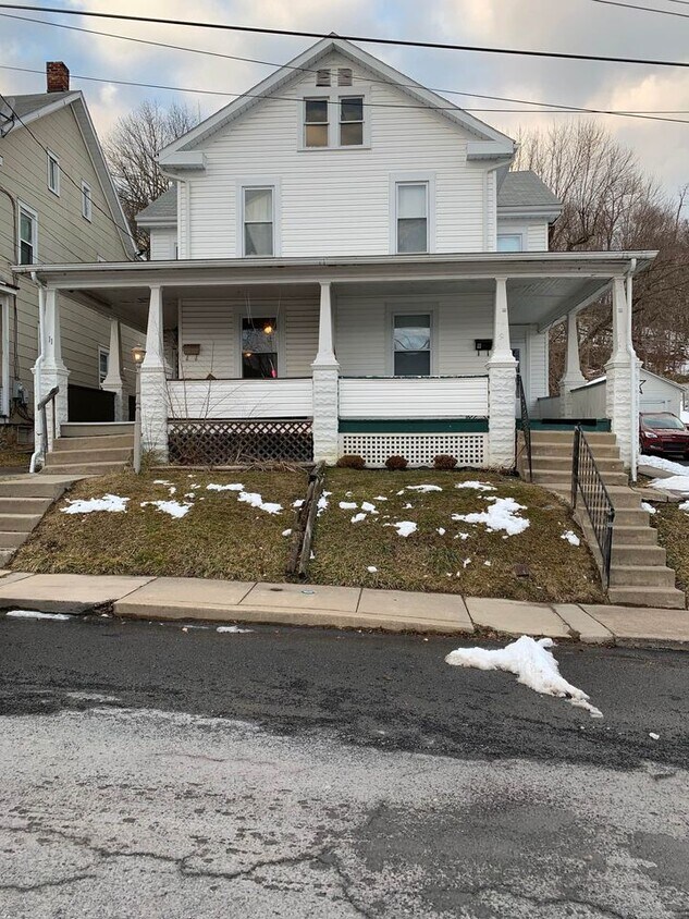 Primary Photo - 9 Woods Ln