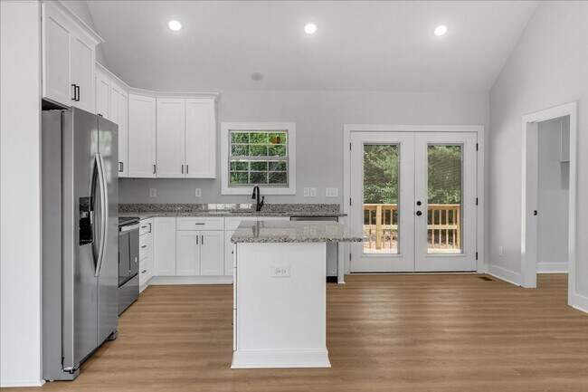 Building Photo - BRAND NEW! 3 Bed 2 Bath Home in McMinnville