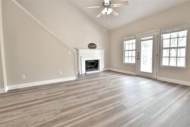 Building Photo - 3880 Williamsburg Cir
