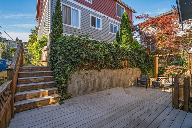 Building Photo - 173 Etruria St