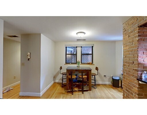 Building Photo - 87 Gainsborough St