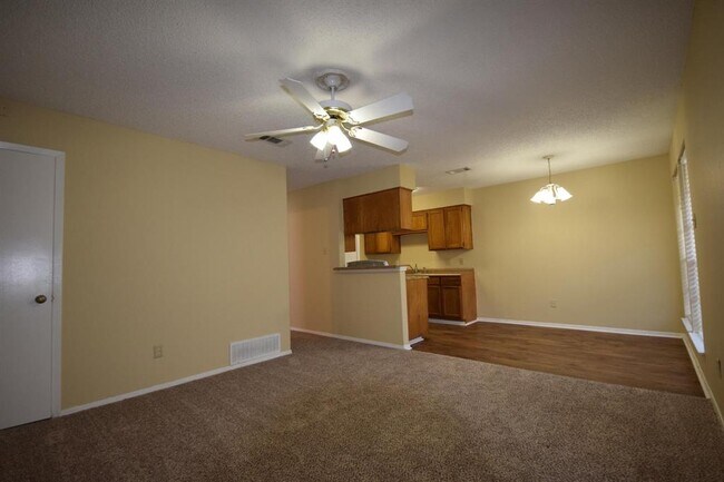 Foto del edificio - 4909 Jamesway Rd