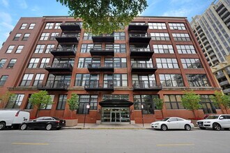Building Photo - 525 W Superior St