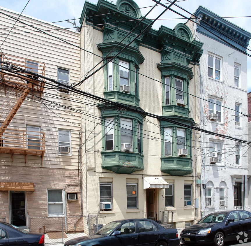 3809 Palisade Ave, Union City, NJ 07087 Apartments in Union City, NJ