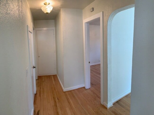 Building Photo - BENS01