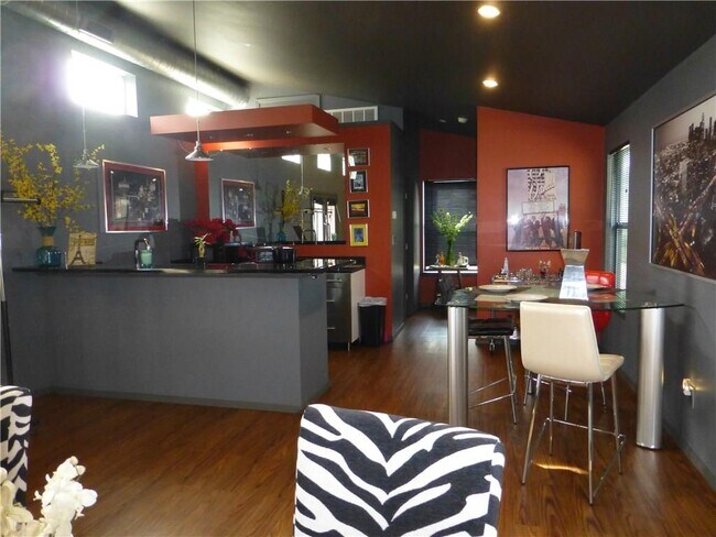Building Photo - 4020 N Hills Dr