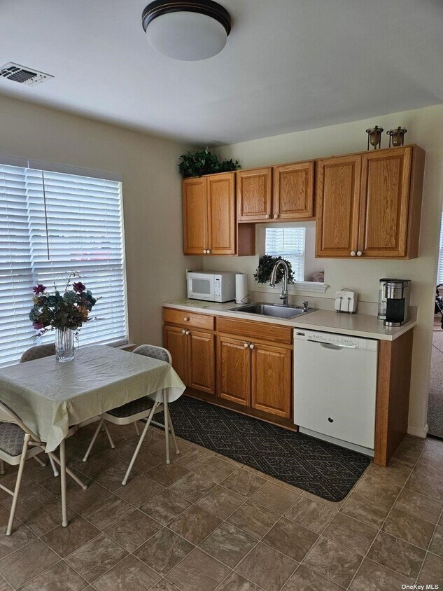 Foto principal - 23 E Main St