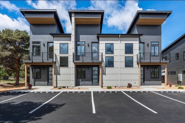 Building Photo - Pristine BRAND NEW Modern 2-bd/2-bath Condo in Redmond, OR!