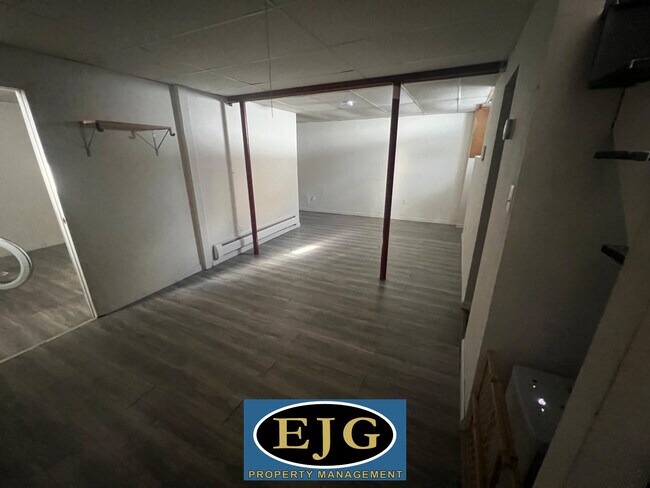 Foto del edificio - 75 Indian Acres Dr