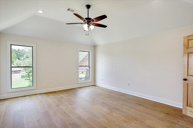 Building Photo - 206 Glen Trl