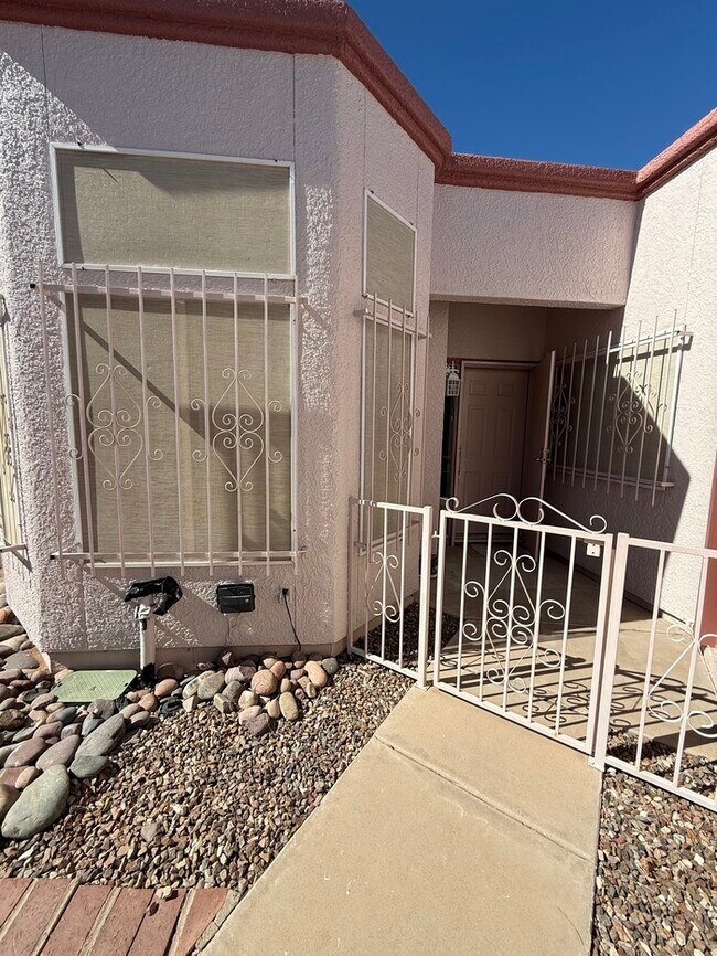 Foto del edificio - HOUSE FOR RENT