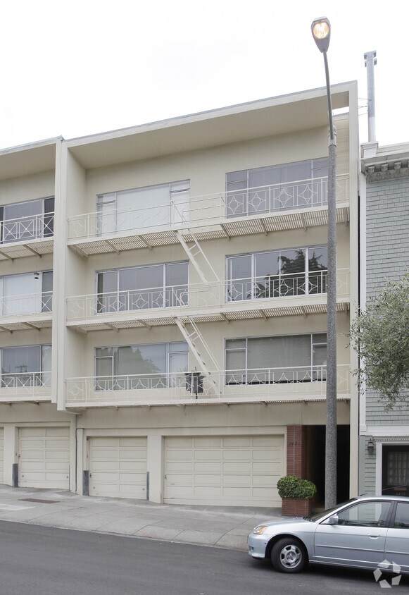 Building Photo - 2420 Steiner St