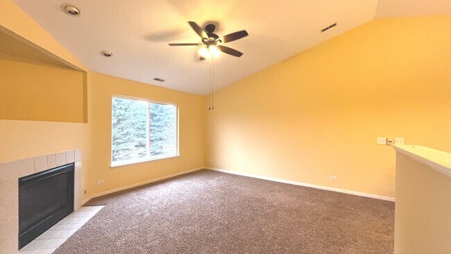 Foto del edificio - 3303 Blue Ridge Dr