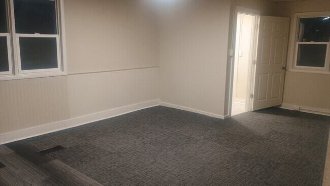 Foto del edificio - 1118 E Hines Ave