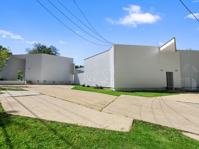 Building Photo - 509 E Thach Ave