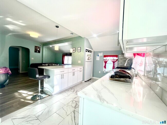 Foto del edificio - 368 Lakewood Rd