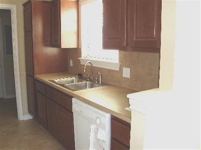 Building Photo - 2501 Teal Dr