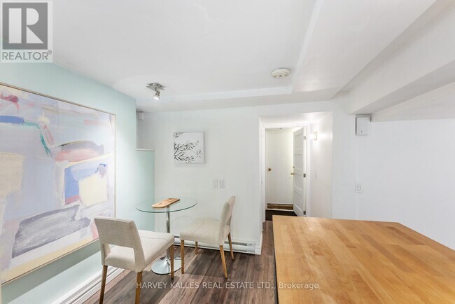 Photo du bâtiment - 107 Farnham Ave