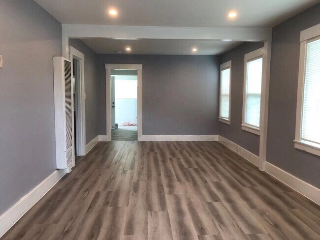 Foto del edificio - 355 MacArthur Blvd