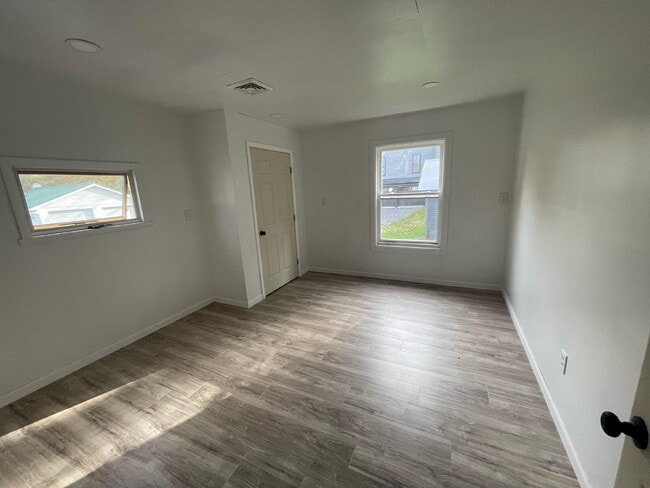 Building Photo - Charming 3-Bed Back House Retreat in Dalma...