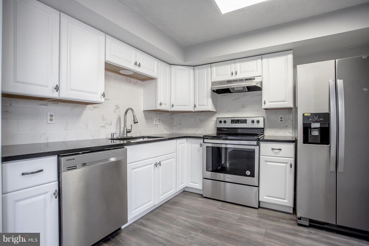 Foto principal - 8051 Orange Plank Rd