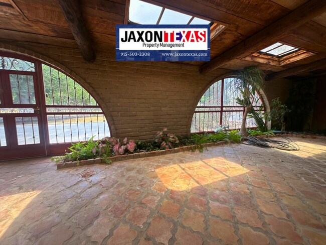 Building Photo - 1067 Villa Linda Way