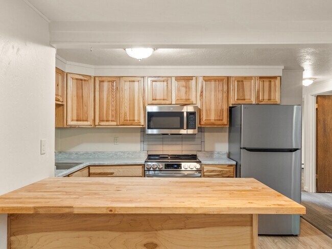 Building Photo - 515 S 11th Ave