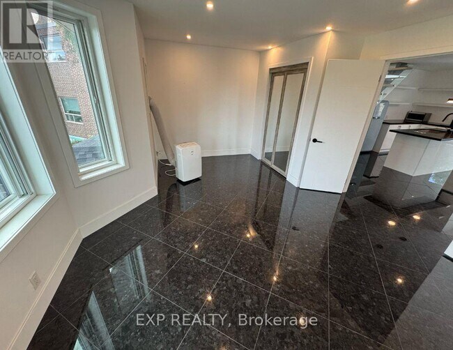 Photo du bâtiment - 1577-1577 Bloor St W