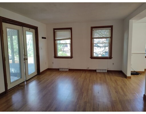 Foto del edificio - 111-113 Everett St