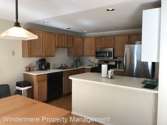 Building Photo - 3 br, 2.5 bath House - 2112 Birch Circle