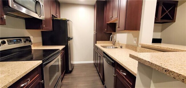 Foto del edificio - 3312 Pine Heights Dr NE