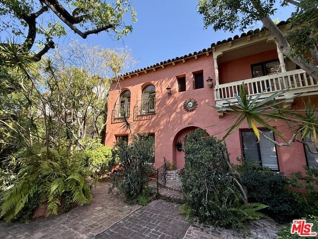 Building Photo - 840 Huntley Dr