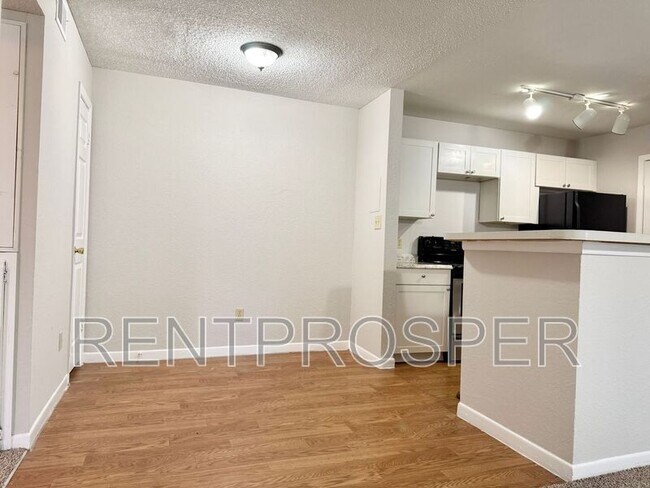 Foto del edificio - 4301 Lizshire Ln