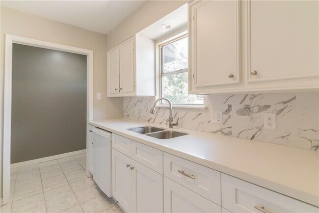 Building Photo - 15105 Mettle Dr