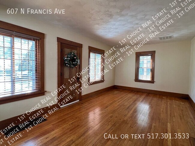 Foto del edificio - Charming 3-BDR 2-BTH House w/ Garage & Bas...