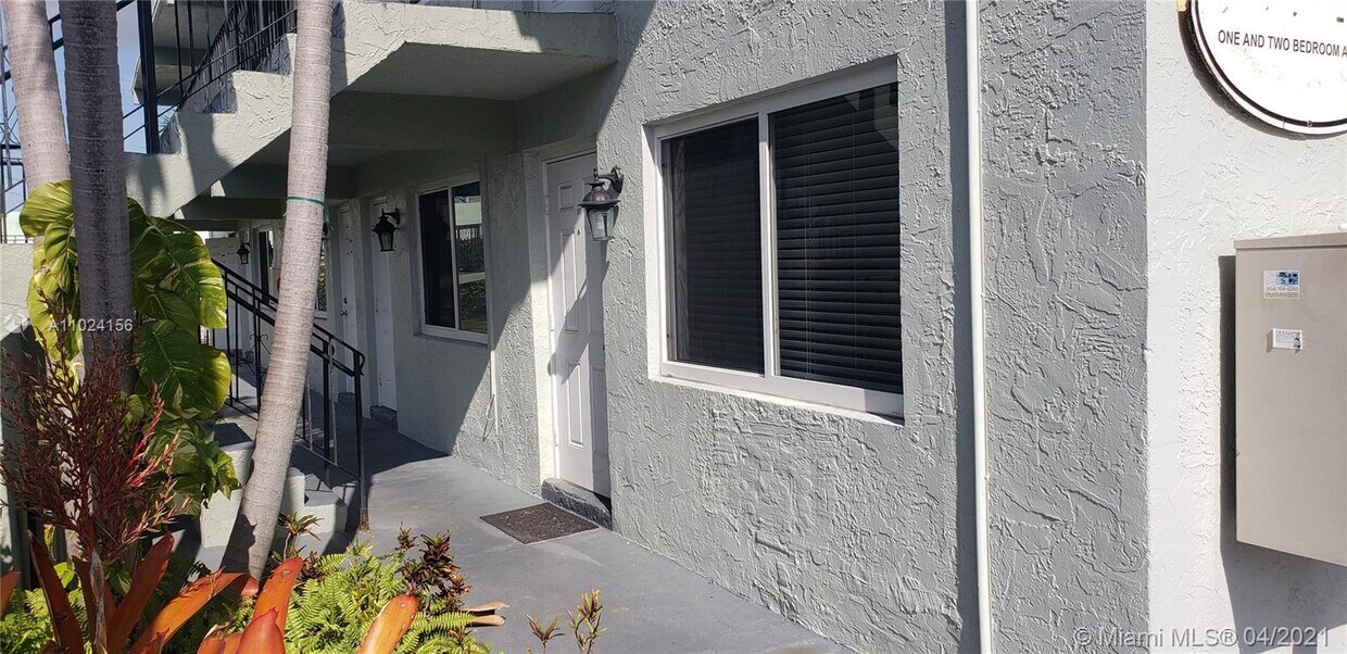 Foto principal - 715 NE 2nd Ave