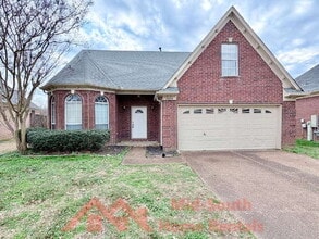 Building Photo - 10075 Woodland Grove Dr