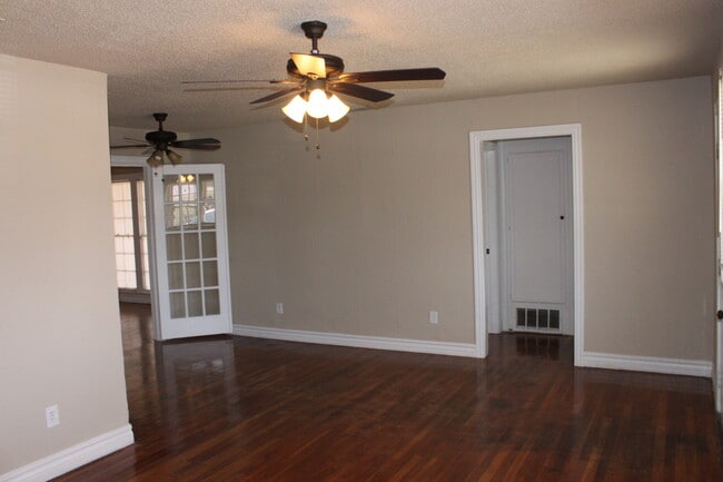 Building Photo - PRE -LEASING FOR AUGUST ! Spacious 4 Bedroom/2 Bath House
