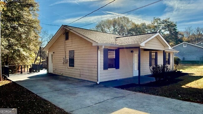 Building Photo - 110 Central Lake Dr