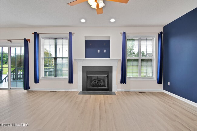 Building Photo - 817 Willbrook Cir