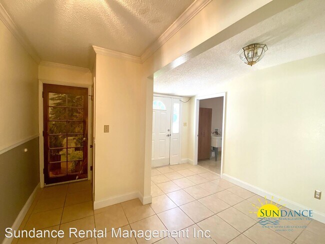 Building Photo - 3 br, 2 bath House - 5 Royal Palm Court