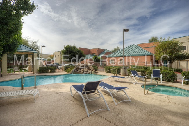 Building Photo - 2027 E University Dr