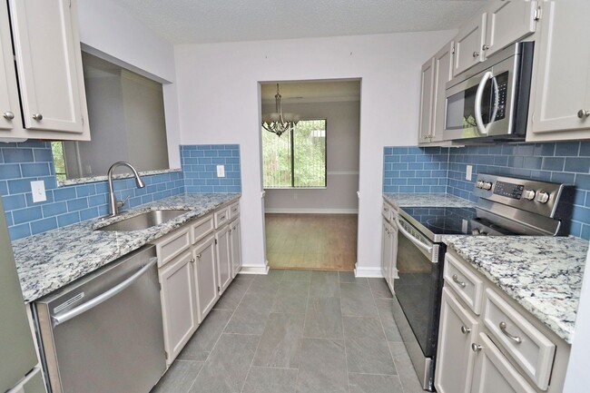 Foto del edificio - Beautifully updated condo for rent in hear...