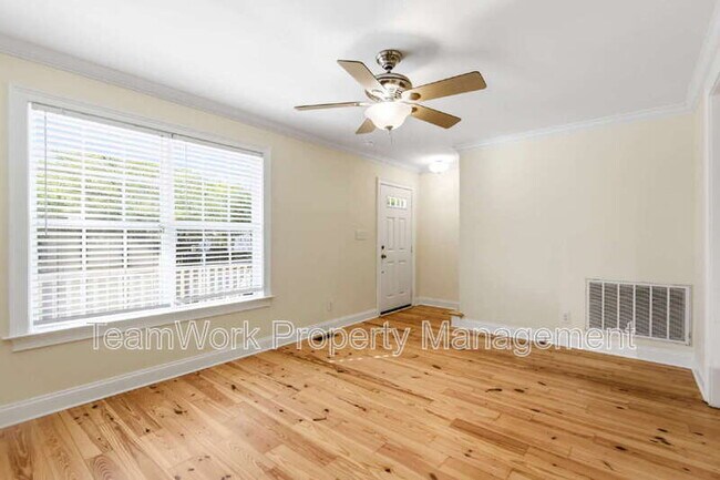 Building Photo - 1124 5th Ave